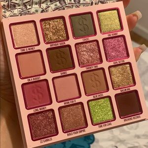 Kylie Cosmetics You’re $o Money Baby Palette.